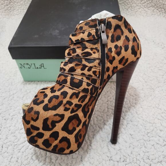N.Y.L.A. Women's Larilie Cheetah Leather heels  size 6 M US - Picture 2 of 8